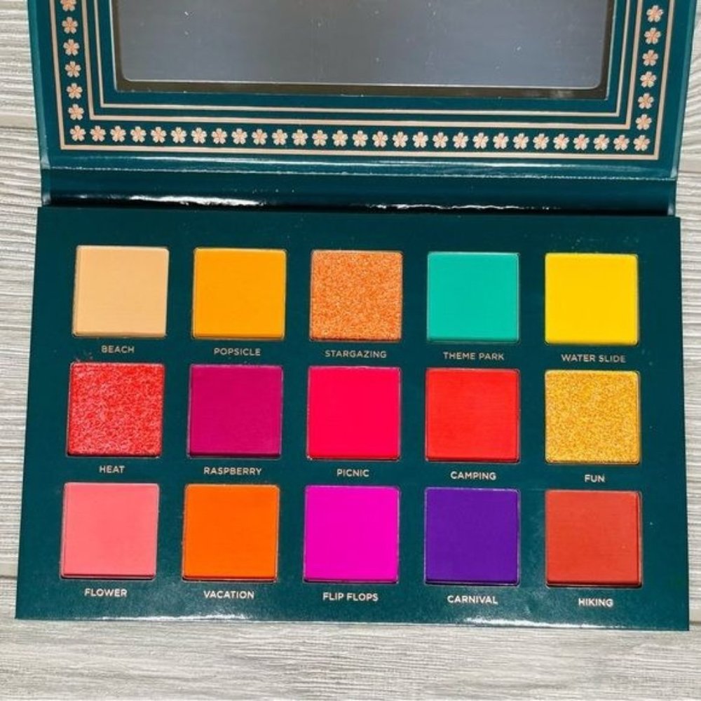 Ace Beaute Nostalgia EyeShadow Palette 15 shades New unused makeup beauty